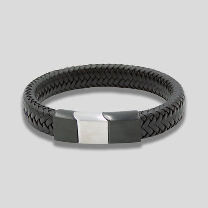 Zwart lederen armband met zwarte en zilveren sluiting